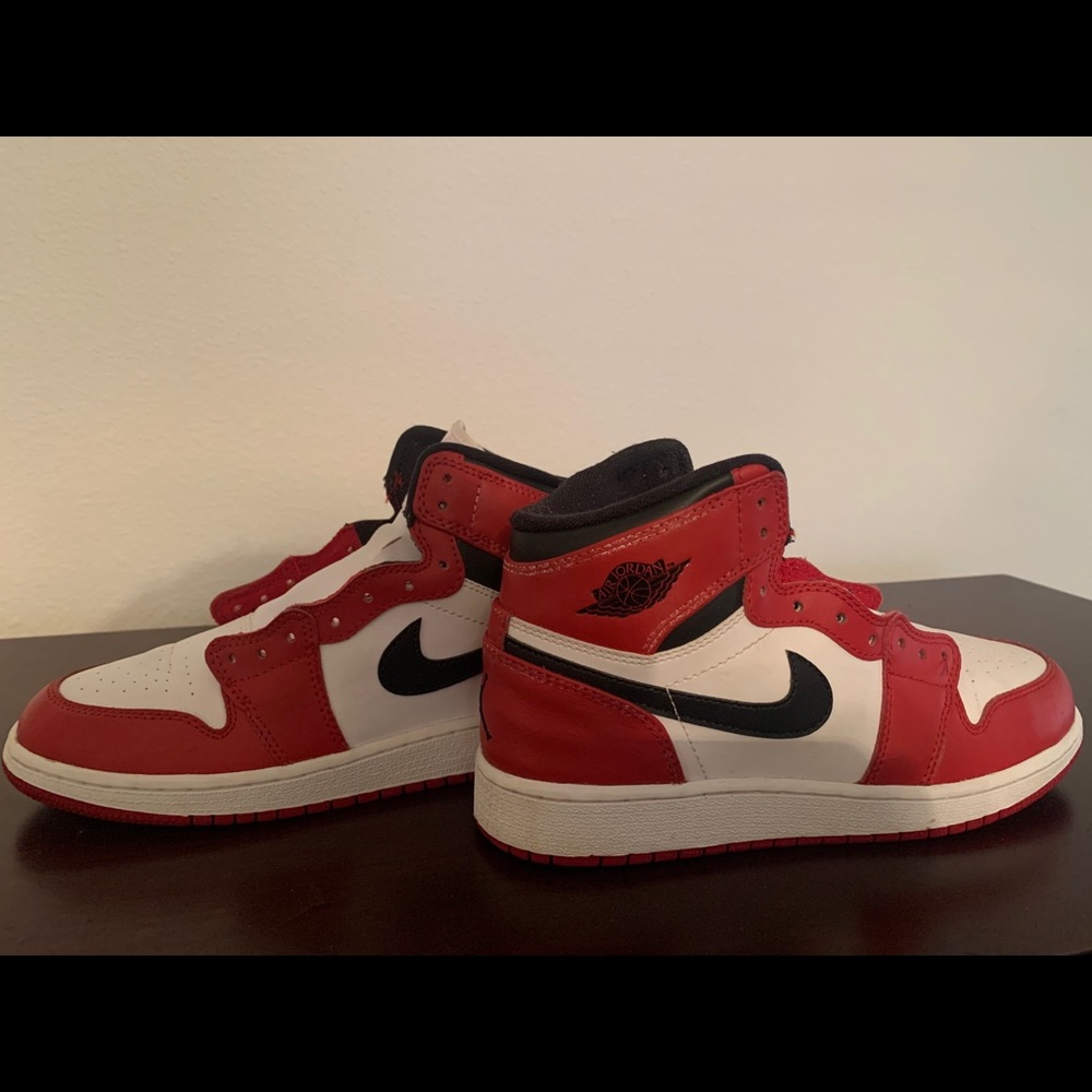 Jordan 1 Chicago.  5.5Y. 100% Authentic. No box.